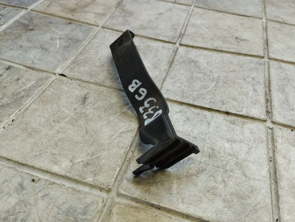 Bumper support mounting bracket corner – Mercedes-Benz S-Class W221 (2005-2013)
