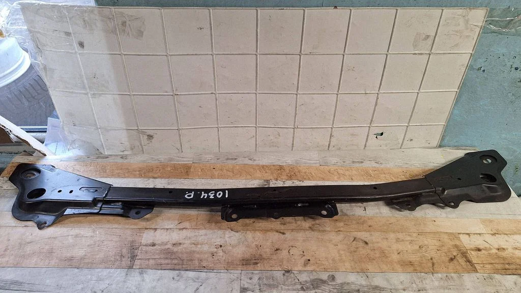 Radiator support slam panel bracket