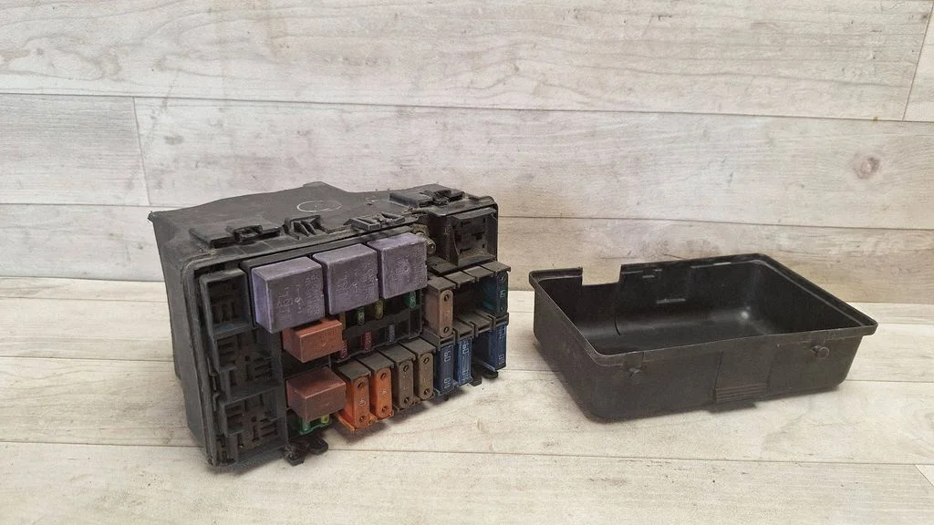 Fuse box set 82003547221