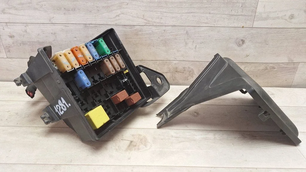 Fuse box set 240110093R