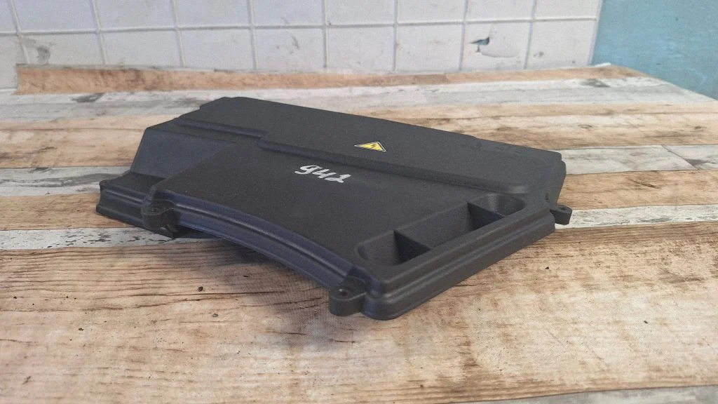 Fuse box cover – BMW 5 Series E60 E61 (2004-2010)