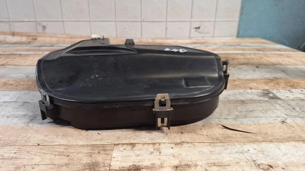 Fuse box cover 9168973