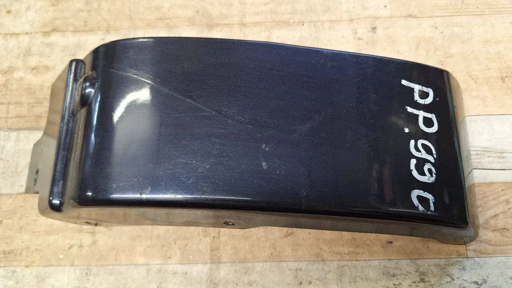 Under headlight/headlamp trim – Hyundai Santa Fe (2000-2006)