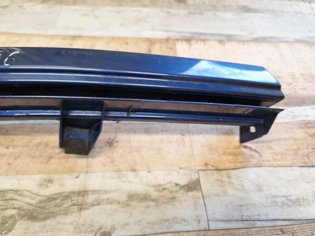 Under headlight/headlamp trim – Opel Zafira A (1999-2005)