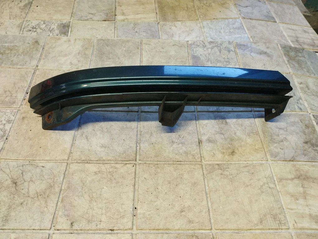 Under headlight/headlamp trim – Opel Zafira A (1999-2005)