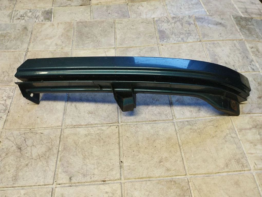 Under headlight/headlamp trim – Opel Zafira A (1999-2005)