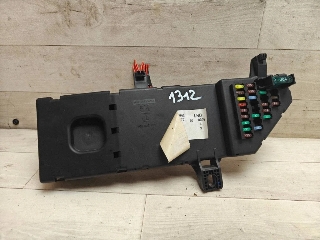 Fuse module – Opel Vectra C (2002-2005)