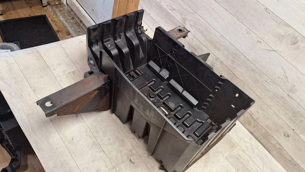Battery box tray 93862230