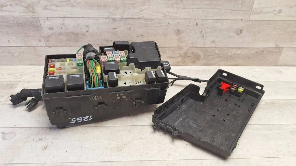 Fuse box set 3M5T14A142AB