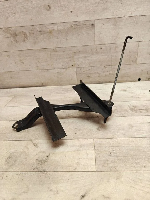 Battery bracket