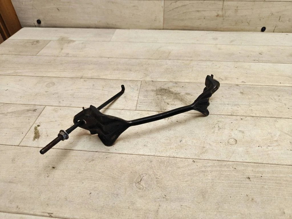 Battery bracket