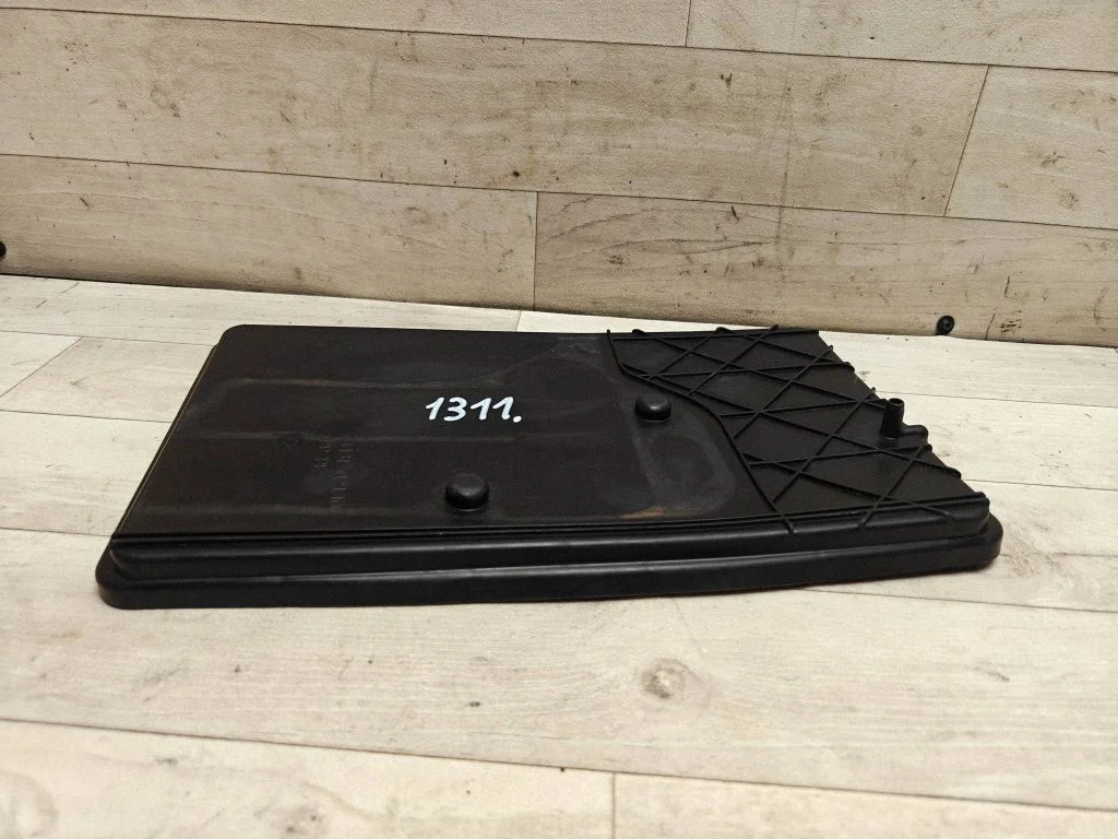 Battery tray – Toyota Auris 150 (2006-2012)