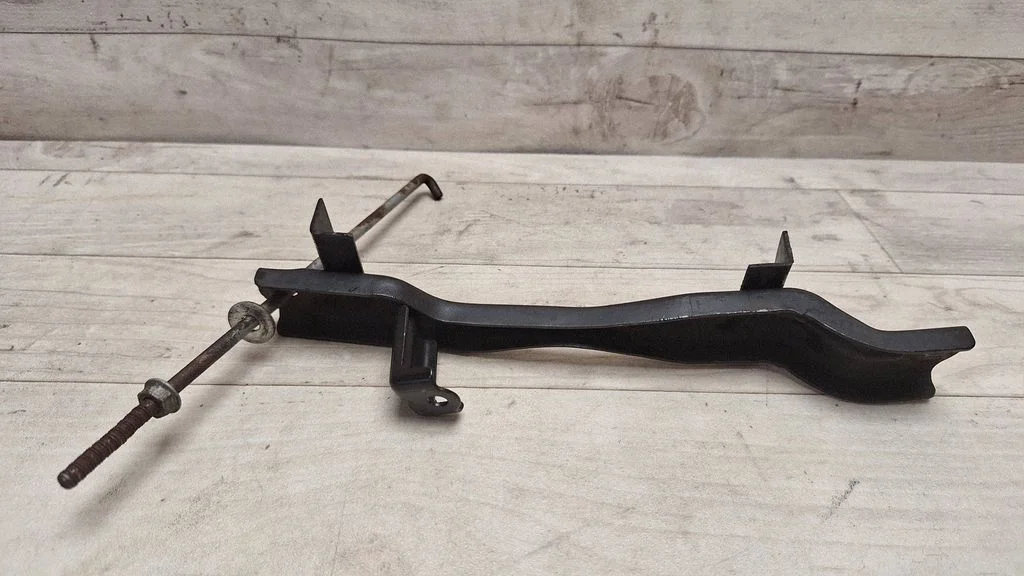 Battery bracket