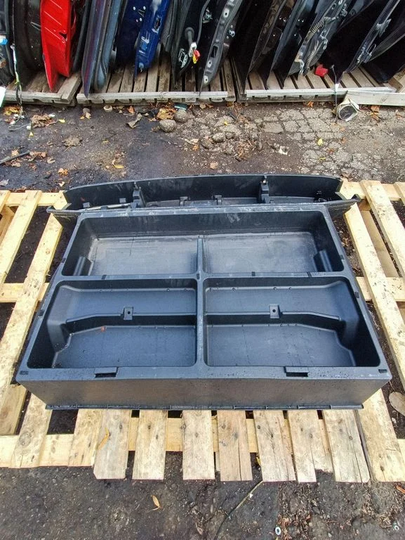 Glove box in trunk 649910F010