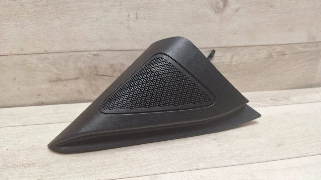 Front door speaker – front right