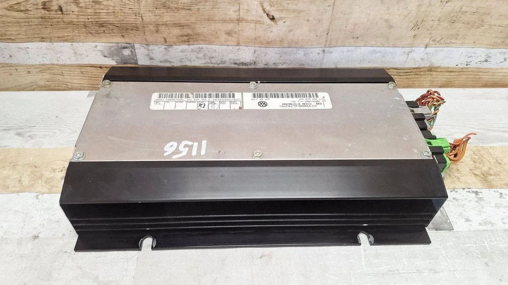 Sound amplifier 1K6035456A