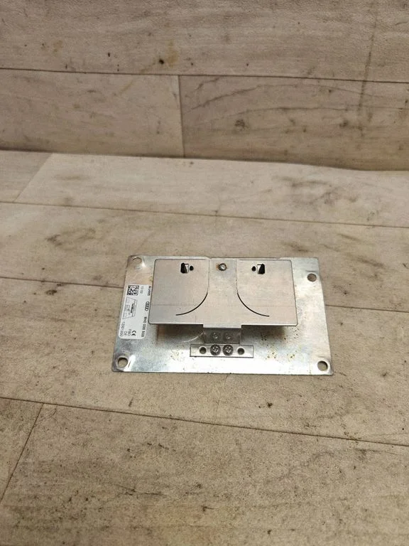 Antenas pastiprinātājs 8H0035503