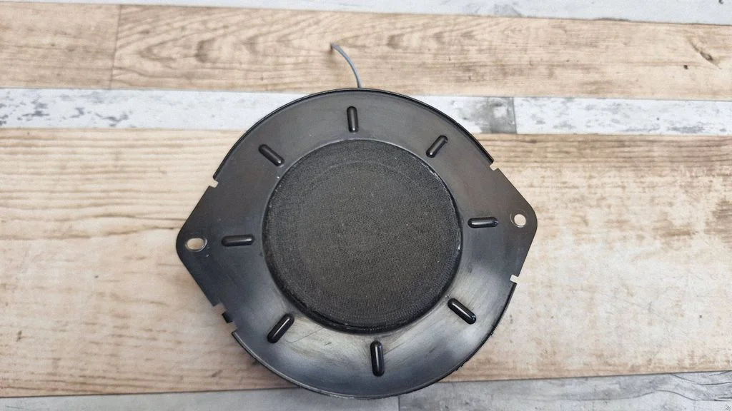 Panel speaker 05082446AA