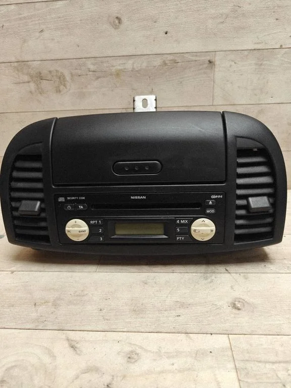Radio, odtwarzacz CD/DVD, nawigacja 7645384318