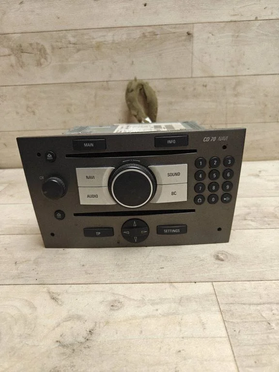 Radio/CD/DVD/GPS head unit – Opel Vectra C (2002-2005)