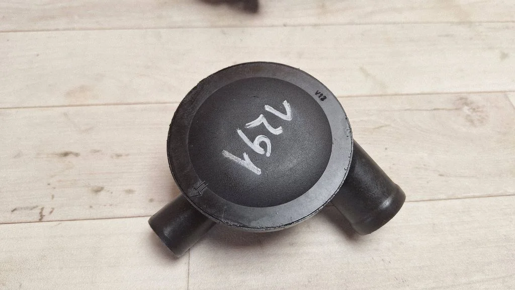 Karteriventilatsioon/-toru(d)/-voolik(ud) – Audi A6 S6 C5 4B (1997-2005)