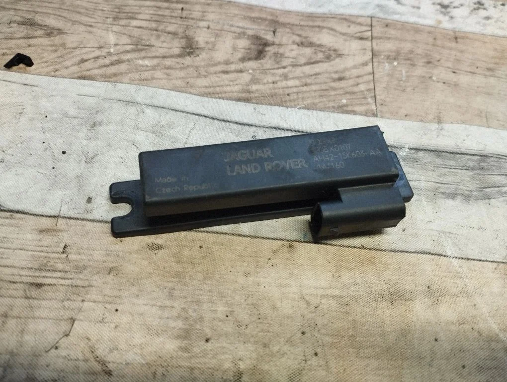 Interior comfort aerial antenna – Land Rover Evoque I (2011-2018)