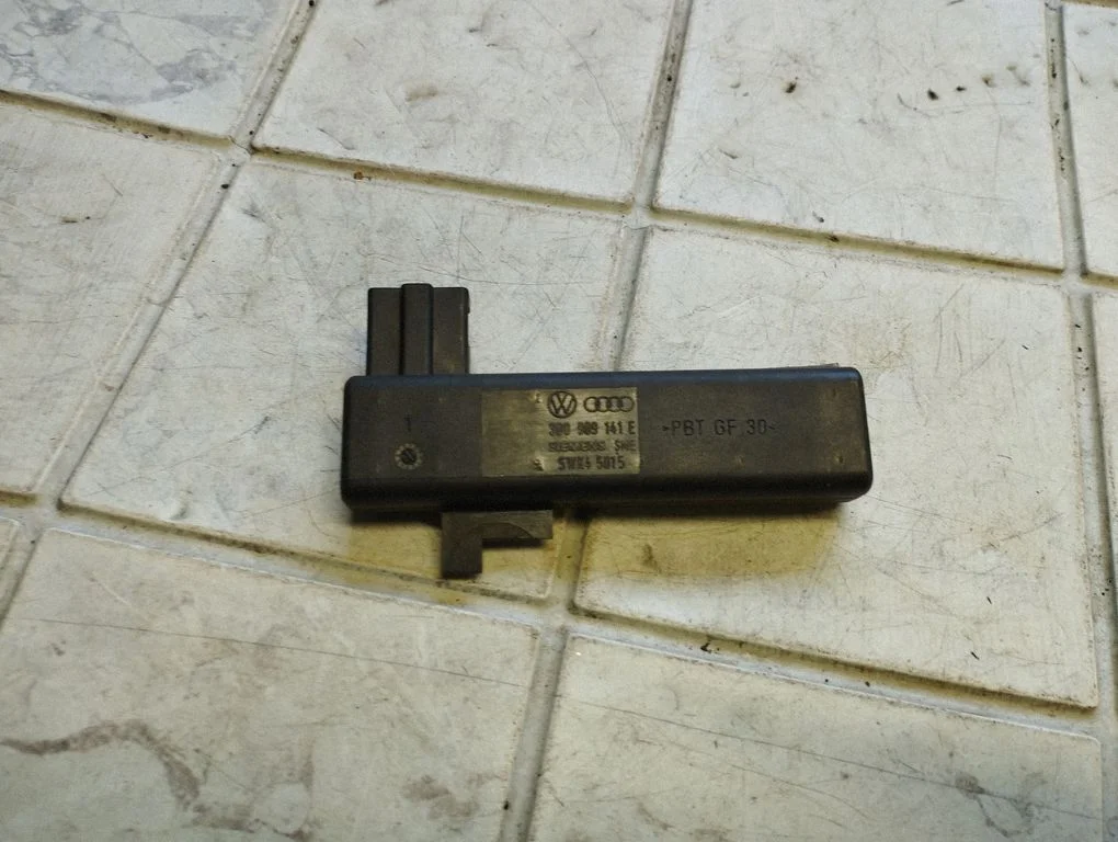 Interior comfort aerial antenna – Volkswagen Touareg I (2002-2010)