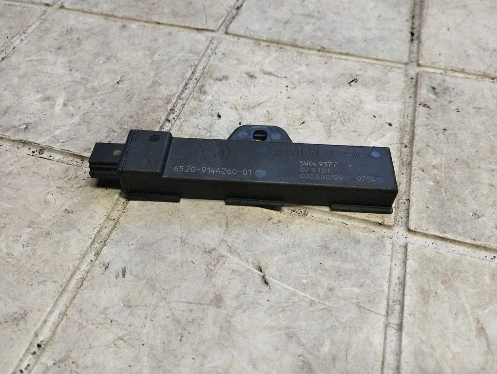 Interior comfort aerial antenna – BMW 7 Series F01 F02 F03 F04 (2008-2016)