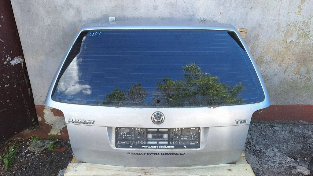 Rear windscreen/windshield window – Volkswagen Passat B5.5 (2001-2005)