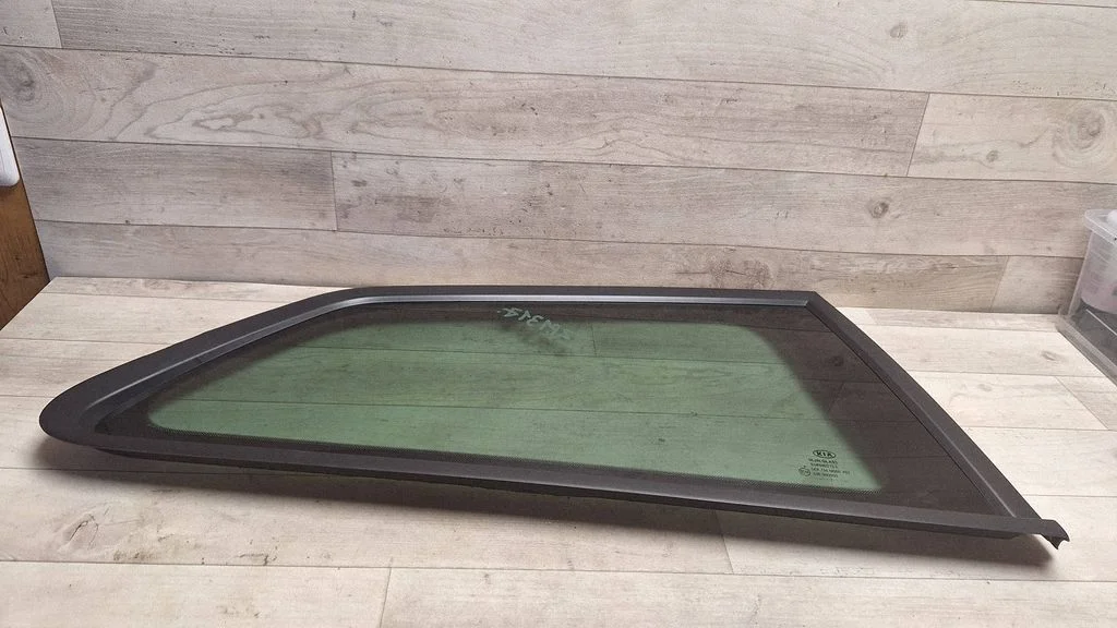 Rear side window 43R000050