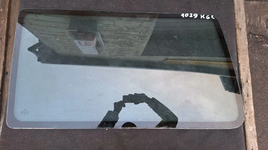 Rear side window – rear left