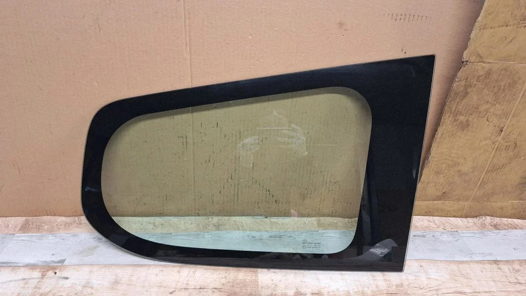 Rear side window 43R000015