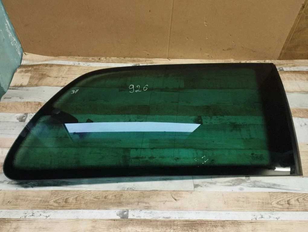 Rear side window – rear right