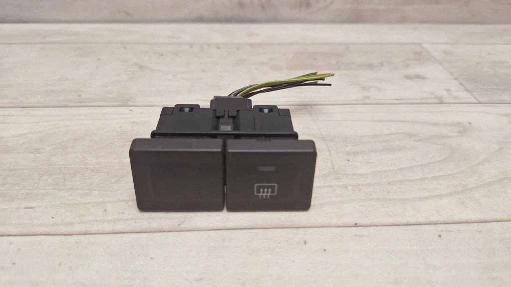 Przełącznik ogrzewania szyby 6S6T18C621BB