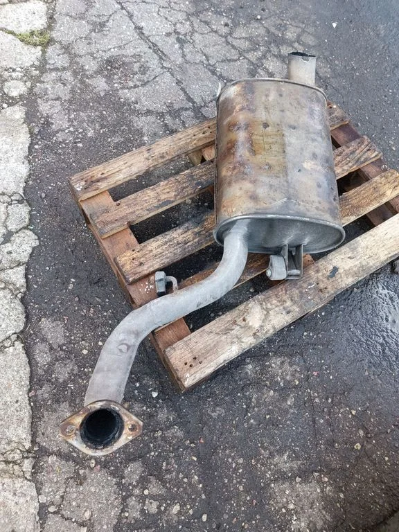 Tagumine summuti – Toyota Corolla Verso AR10 (2004-2009)
