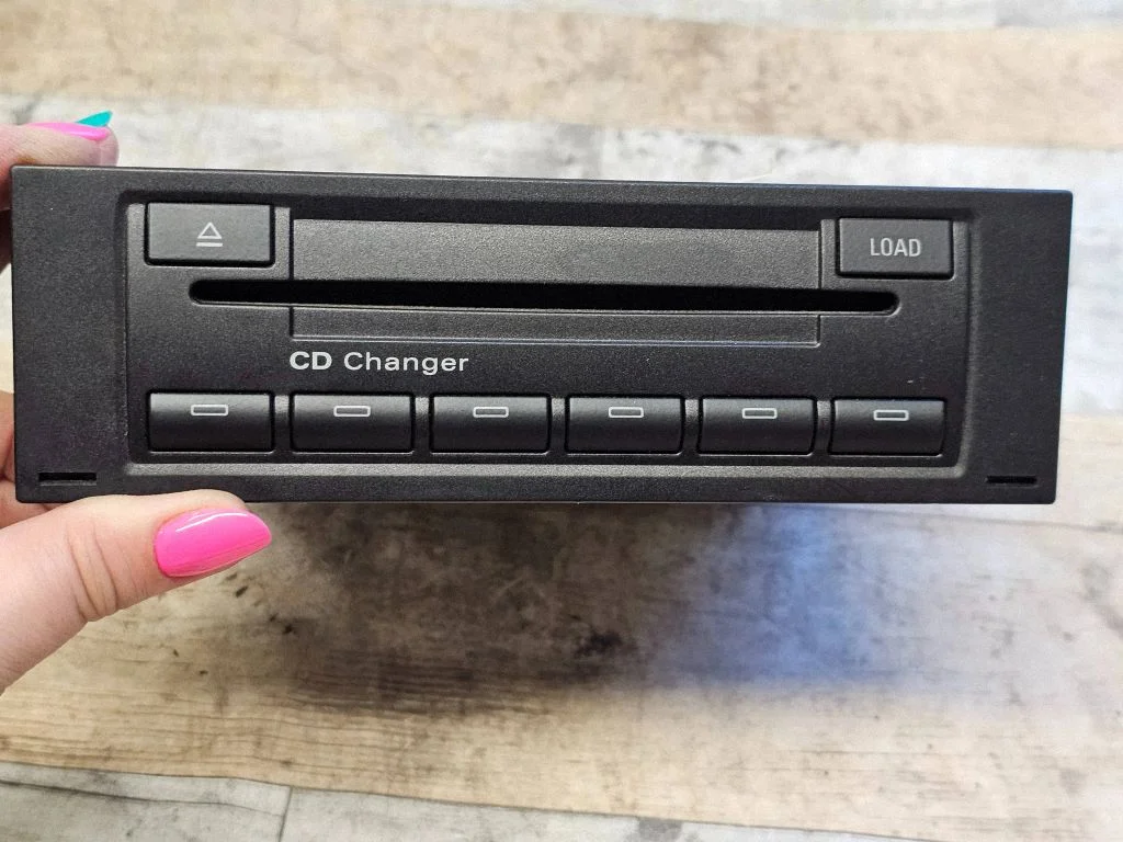 CD/DVD changer – Audi A4 S4 B7 8E 8H (2005-2008)