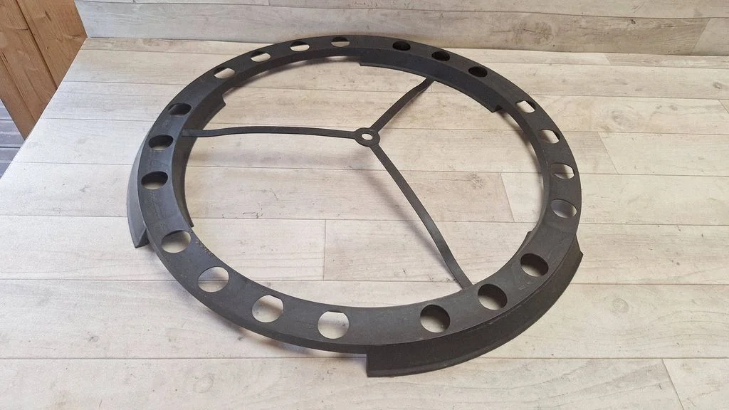 Spare wheel mounting bracket – Opel Signum (2003-2008)