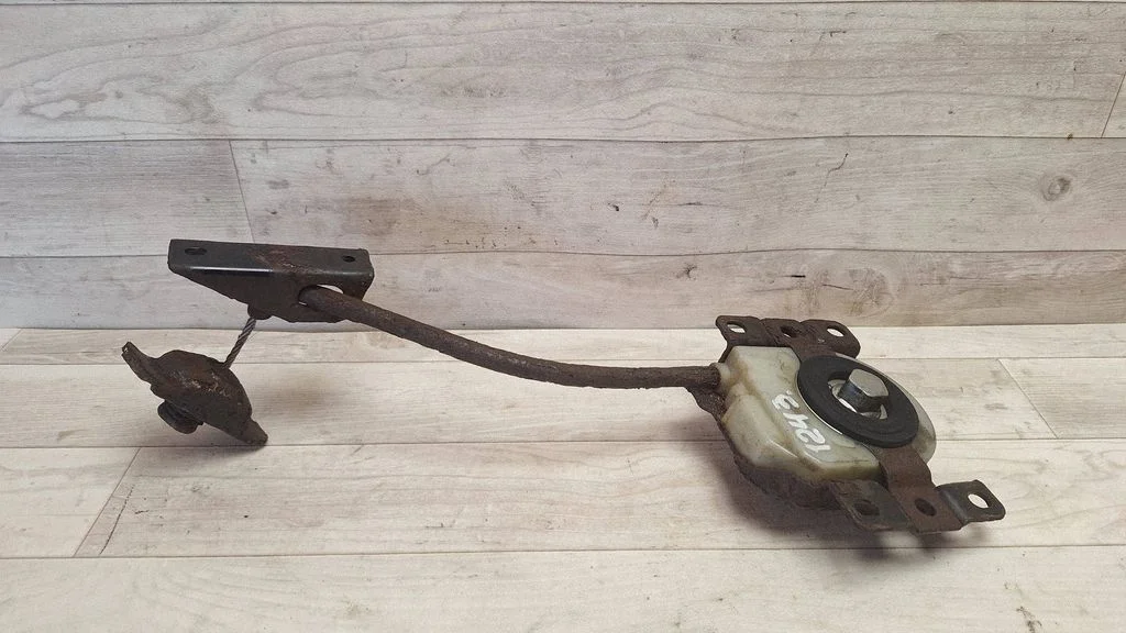 Spare wheel mounting bracket – Toyota Corolla Verso AR10 (2004-2009)