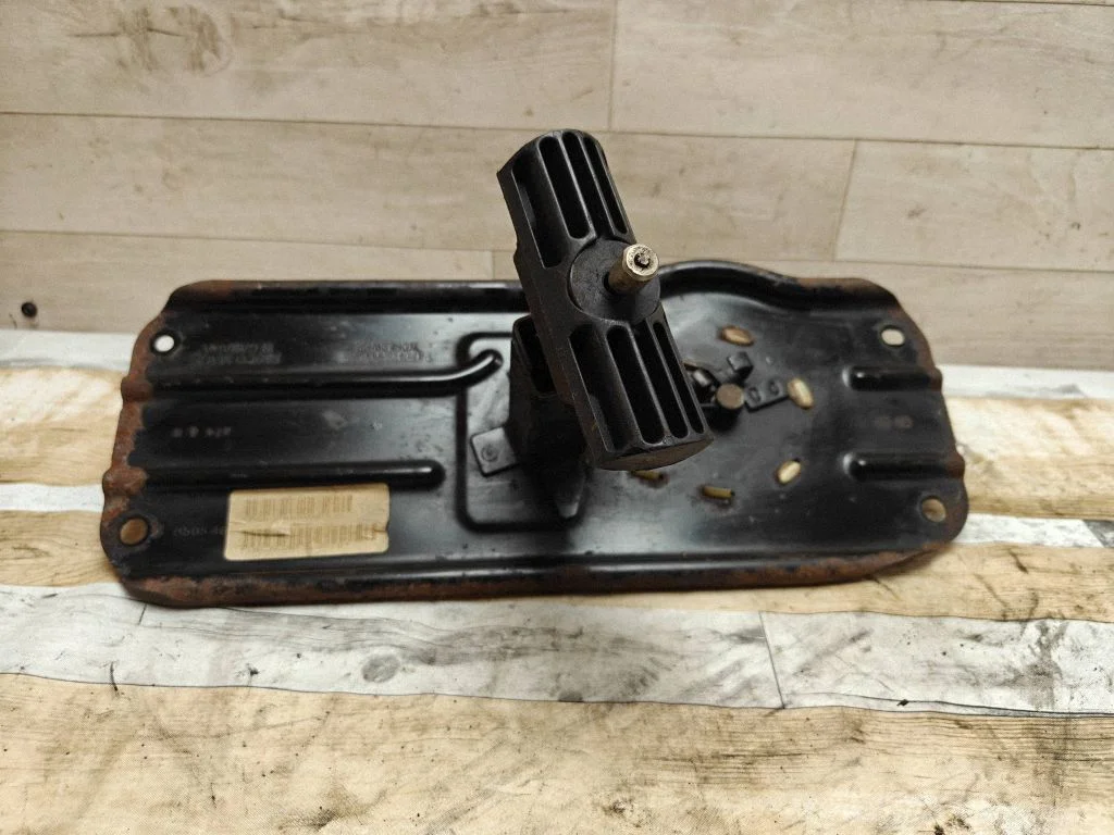 Spare wheel mounting bracket