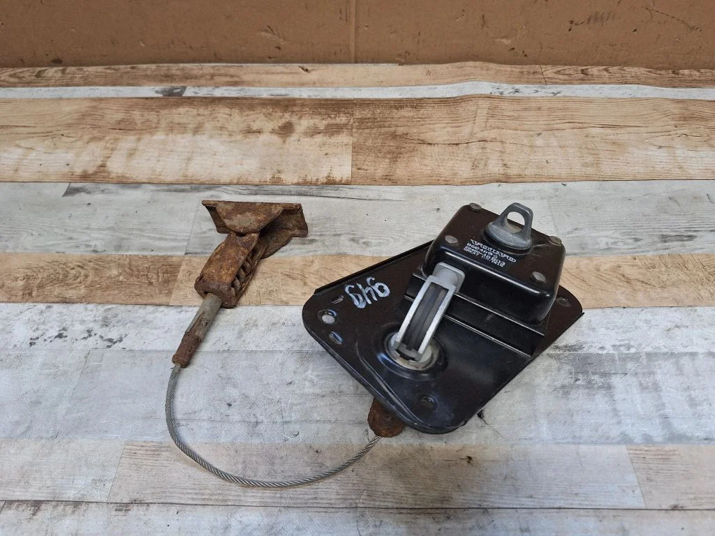 Spare wheel mounting bracket – Volvo XC90 (2003-2006)