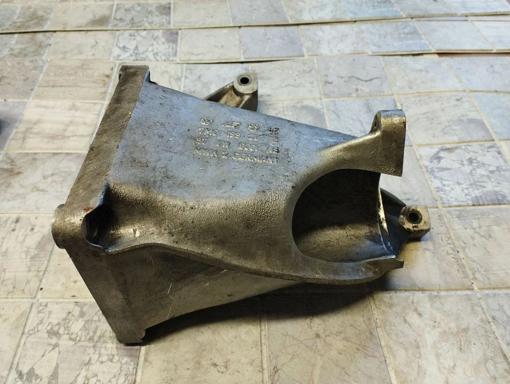 Driveshaft support bearing bracket – Ford Galaxy (2000-2006)