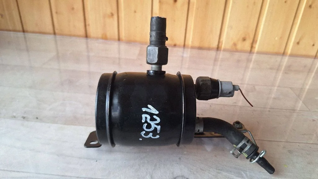Vacuum air tank