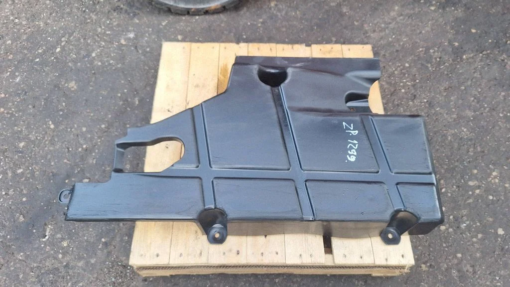 Rear underbody cover/under tray – rear right