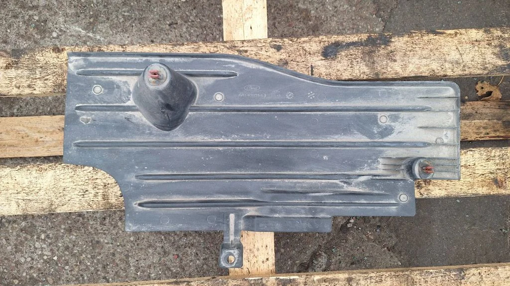 Rear underbody cover/under tray AV61R11778A