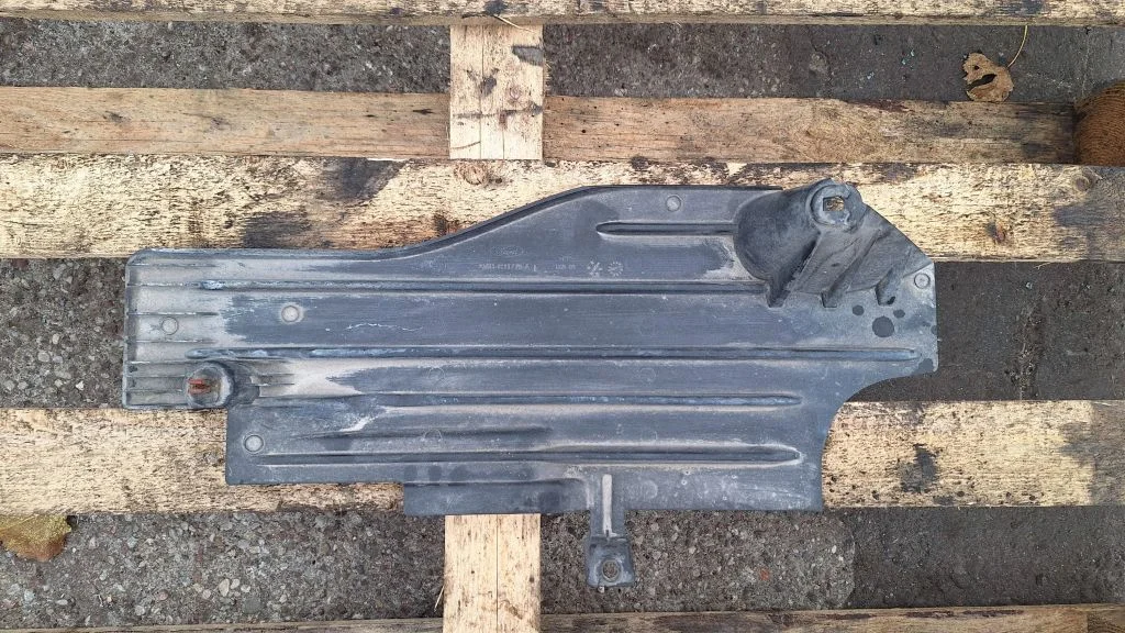 Rear underbody cover/under tray AV61R11779A