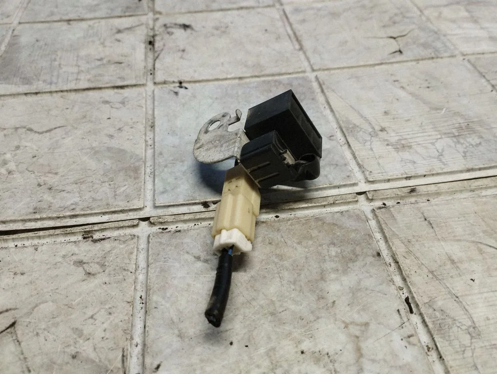 Aerial antenna filter – Toyota Auris 150 (2006-2012)