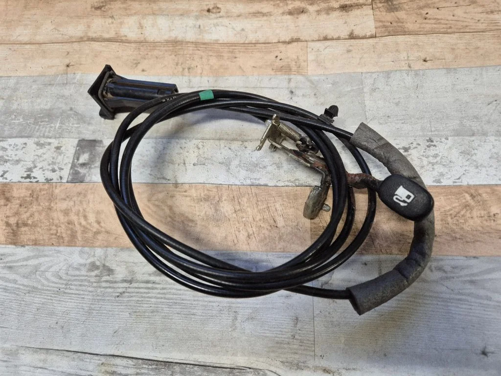 Fuel cap release pull handle – Hyundai Santa Fe (2000-2006)