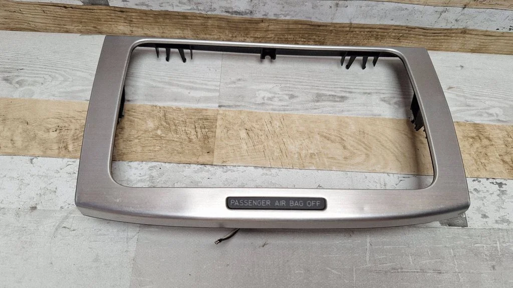 Radio/GPS head unit trim 3C0858069P