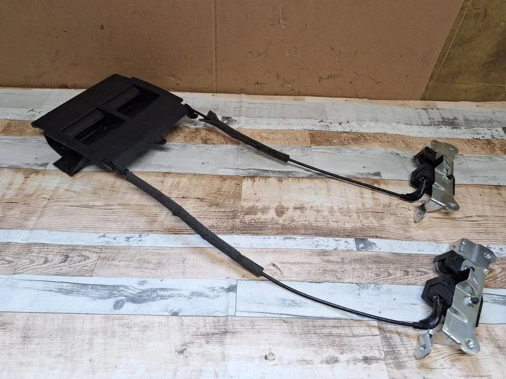 Seat back rest lock catch – Volvo S80 (2007-2013)