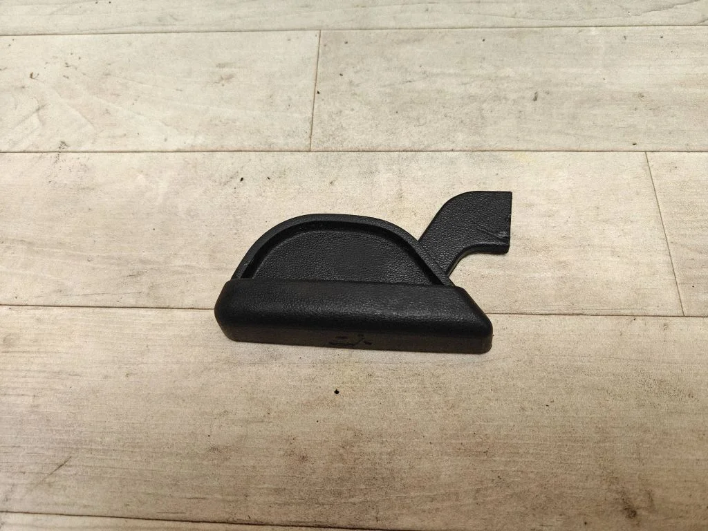 Seat back rest control lever/handle – Hyundai i20 (PB PBT) (2008-2014)